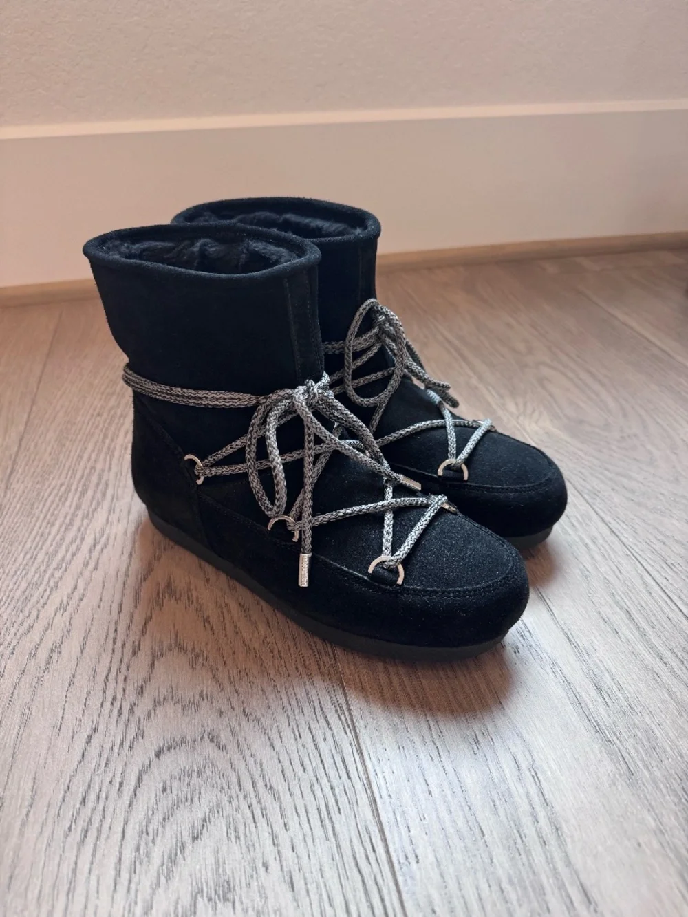 Moon Boot® MB FAR SIDE LOW SUEDE